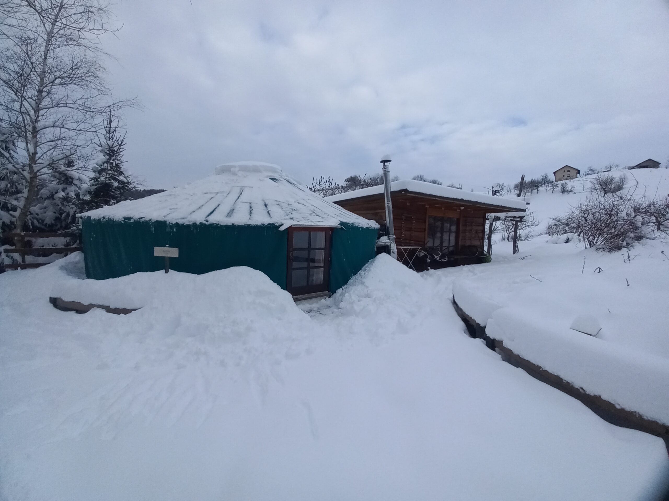 Debela snežna odeja